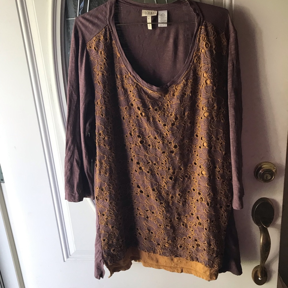 Womens top. LOGoO brand